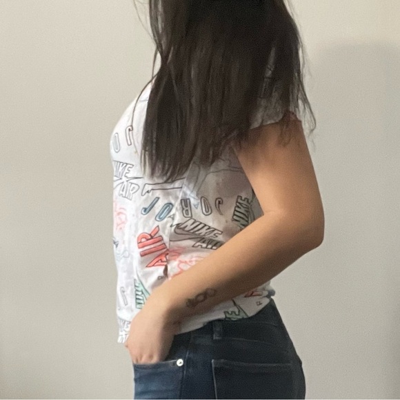 🌈 Jordan Logo White Tee  for the 90s Vibe! Boys Size LG🕹️ - Picture 5 of 10